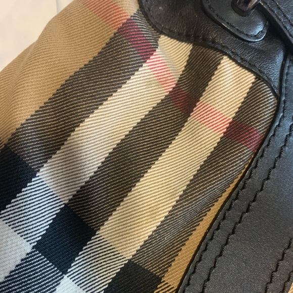 Burberry Leather Large  Black and Tan Bag with Textured Leather Trim - Picture 8 of 16